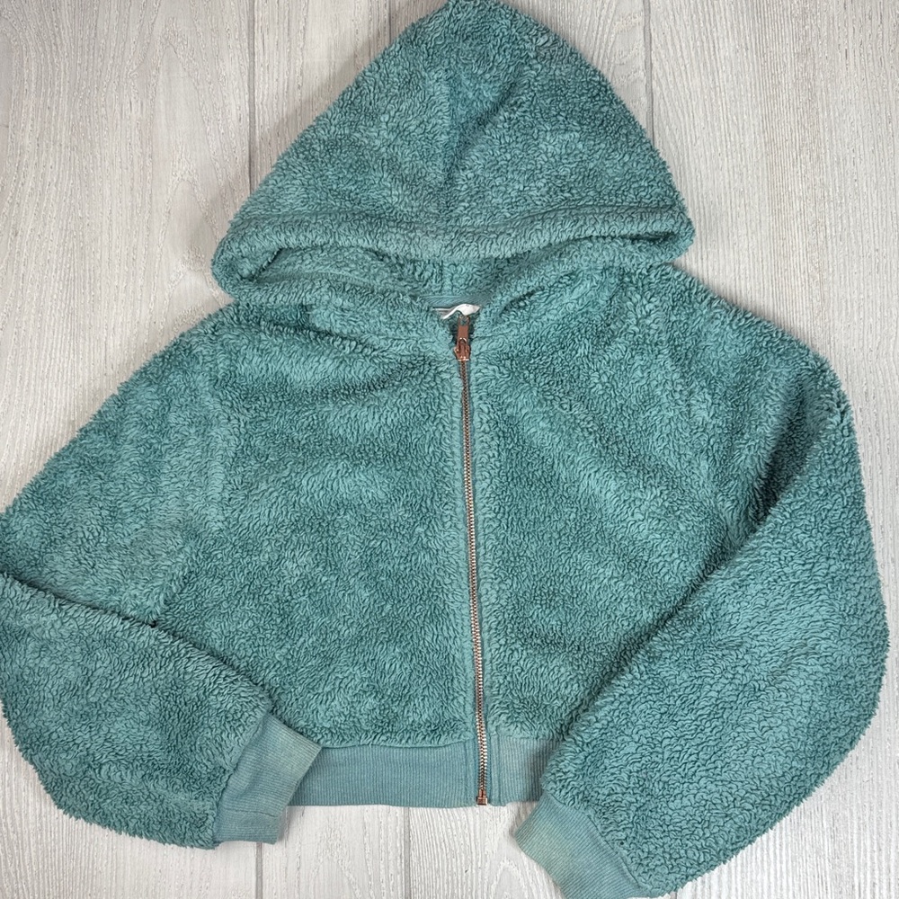 Girls crop fuzzy hoodie, full zip, large